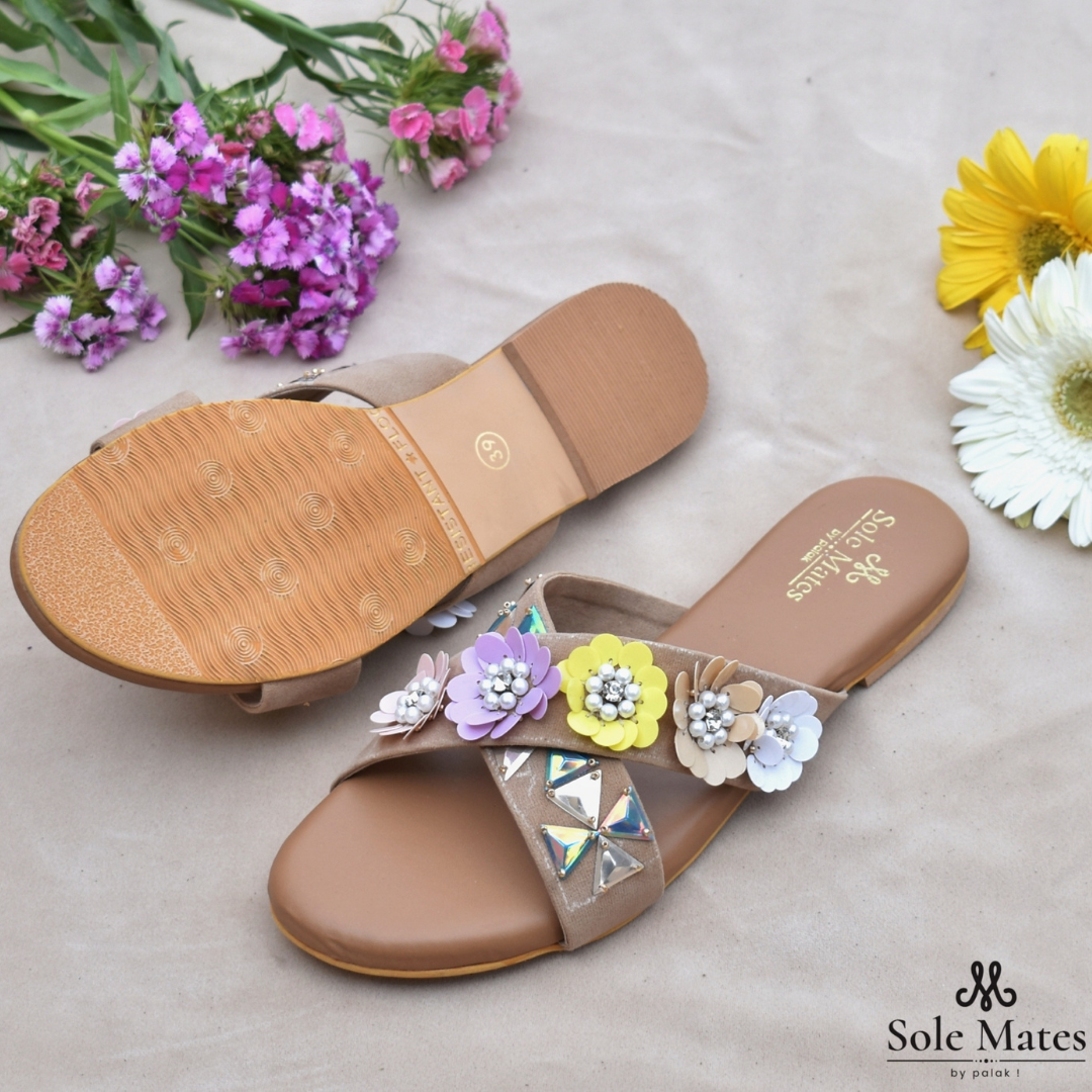 DESIGN Forever cross-strap chunky sliders in beige DESIGN Forever cross-strap chunky sliders in beige
